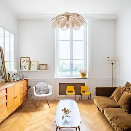 *maison Lyon Confluence* Dans Jolie Copropriete